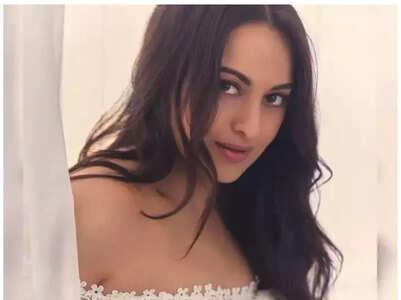 9 Times Sonakshi made heads turn in white