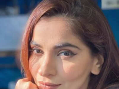Shruti Pathak's Stylish Looks