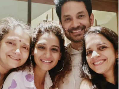 'Asambhav' actors Urmila Kothare, Umesh Kamat and Sharvari Patankar enjoy a reunion after 12 years