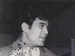 There is the famous neck scarf that Khanna wore in many films which he pulled off with such an ace.