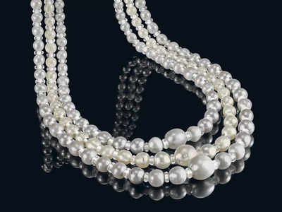 beautiful pearl pendant