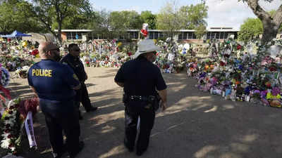 Texas senator: School police chief didn't know of 911 calls