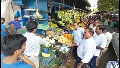 As traffic builds up, Mormugao council clears roadside vendors