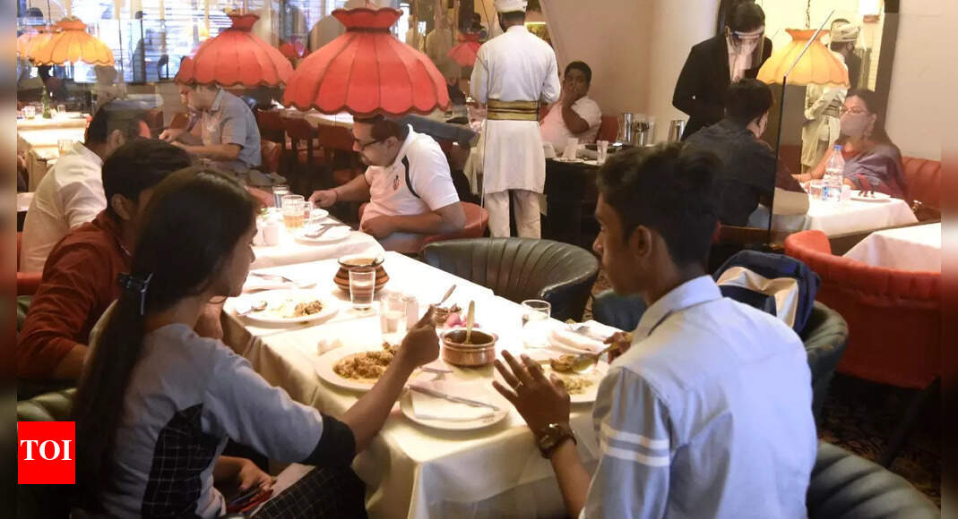 Stop levying service charge, it&rsquo;s illegal: Govt to eateries