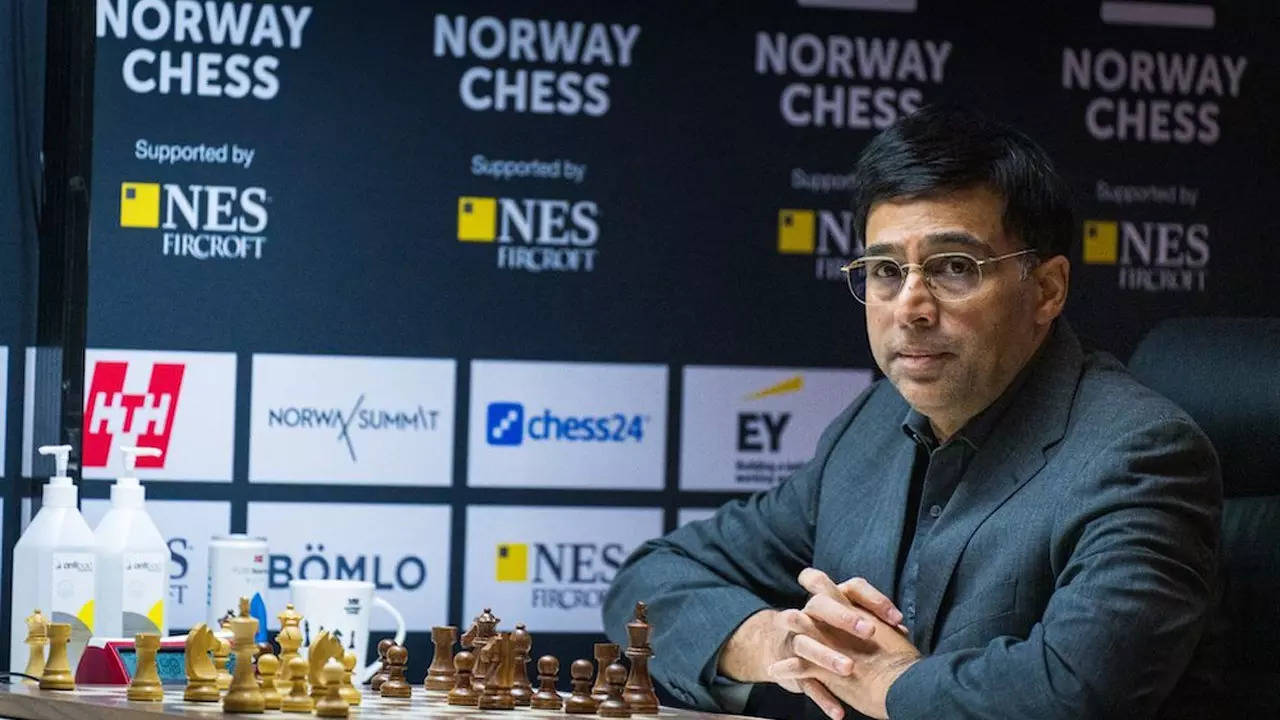 Viswanathan Anand defeats Wang Hao for third straight win to