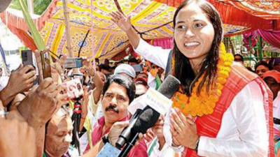 Jharkhand: Bandhu Tirkey's daughter files nomination for Mandar bypoll