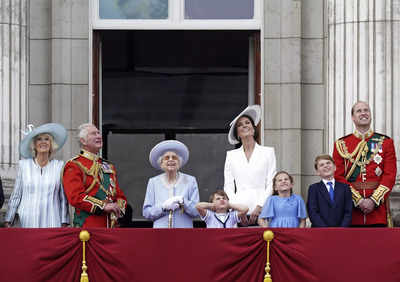 Queen Elizabeth II to miss Jubilee service amid 'discomfort'