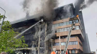 Fire engulfs Moscow business center, people feared trapped