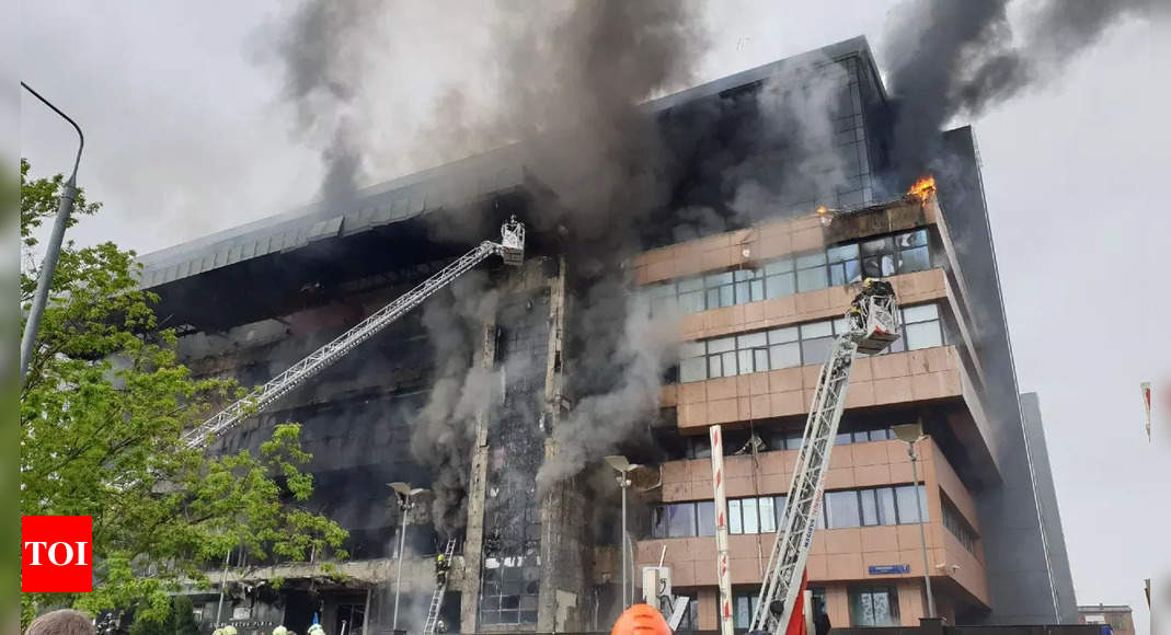 Un incendie ravage un centre d’affaires de Moscou, les gens craignent d’être pris au piège