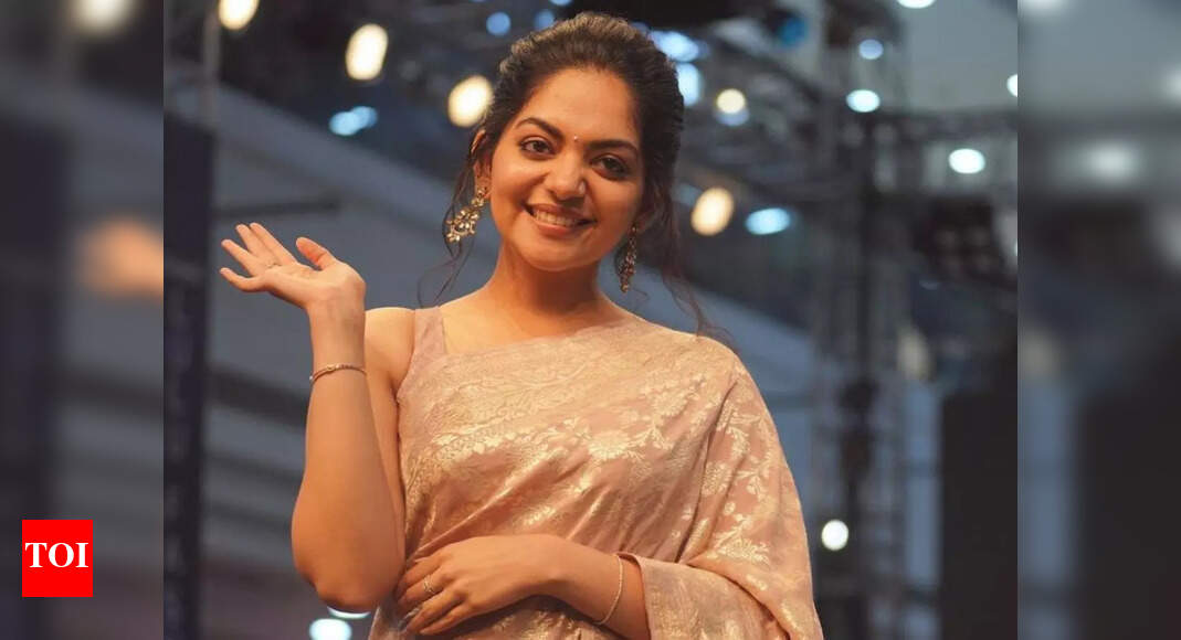 Watch Ahaana Krishna grooving to the chartbuster ‘Dippam Dappam