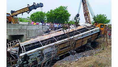 7 killed as bus catches fire near Kalaburagi