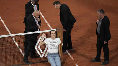 French Open semifinal interrupted by environmental activist