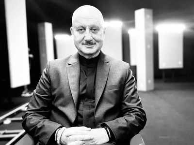 Anupam Kher seeks help from fans to finalize the title of his 525th movie