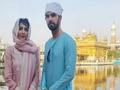 Karan V Grover and Poppy Jabbal offer prayers at Golden Temple post wedding; see pic