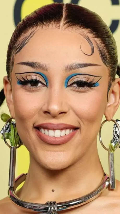 Priyanka Chopra to Kim Kardashian: Hottest graphic eyeliner looks from our  favourite celebrity divas