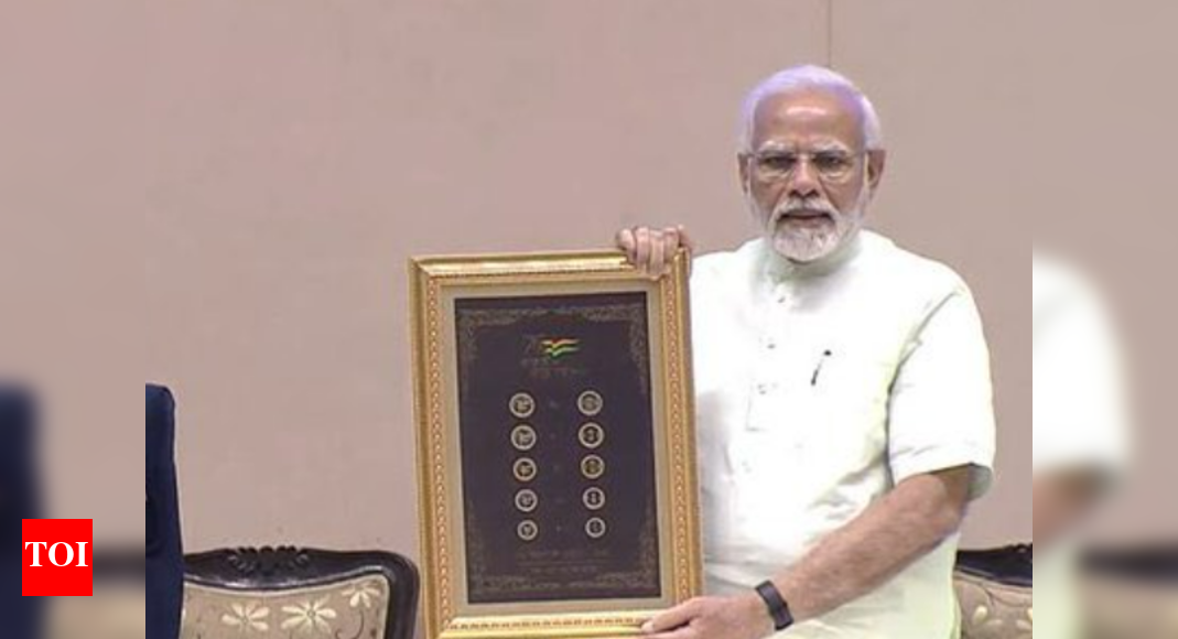 PM Modi releases special series of coins with Azadi Ka Amrit Mahotsav ...