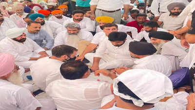 Punjab: Rahul Gandhi meets Sidhu Moose Wala’s parents in Mansa