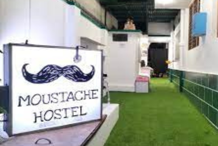 ​Moustache