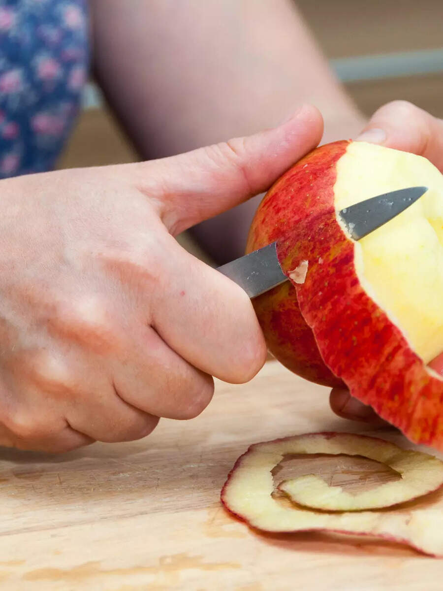 Apple peel contains quercetin, an antiinflammatory compound that