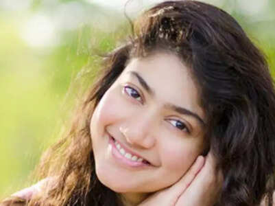 No makeup looks of 'Virata Parvam' actress Sai Pallavi