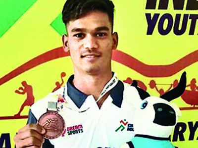 Cg's Gyaneshwari Clinches Gold In Nat'l Weightlifting C'ship