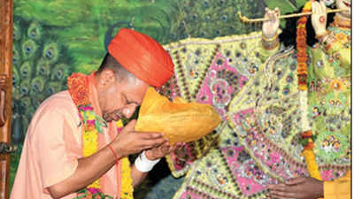 UP CM Yogi visits samadhi of Krishna's Muslim devotee in Mathura