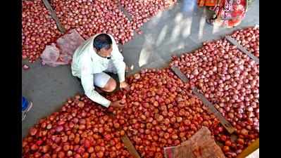 Low onion prices: Farmers hit back by holding produce