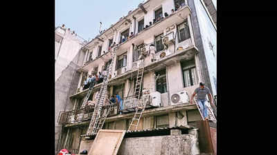 Great escape for 80 in Delhi's Lajpat Nagar basement fire