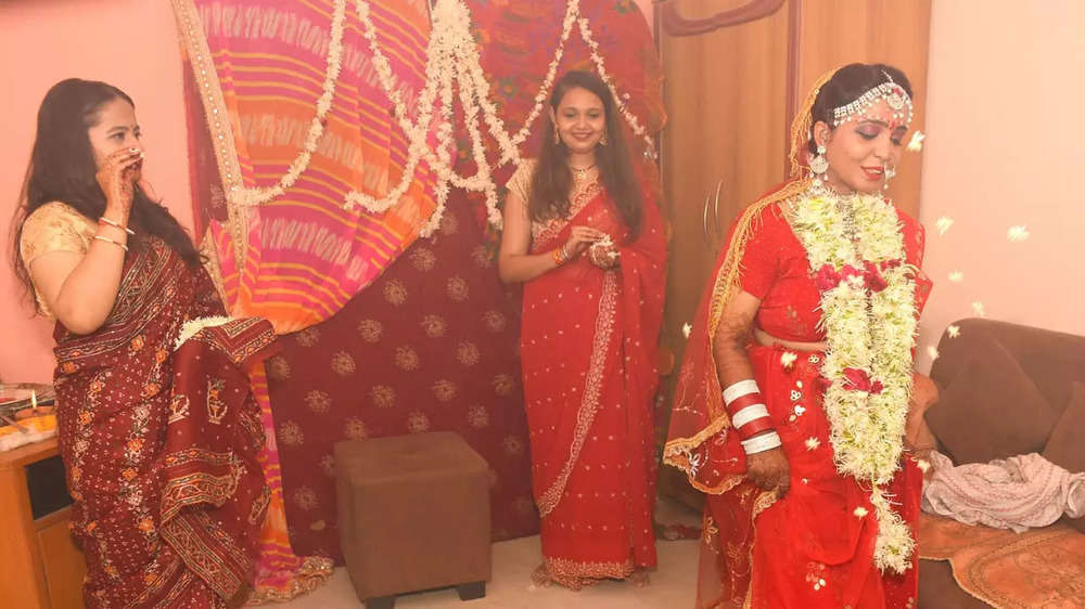 Photos Kshama Bindu Marries Herself In Gujarat S First Sologamy The Times Of India