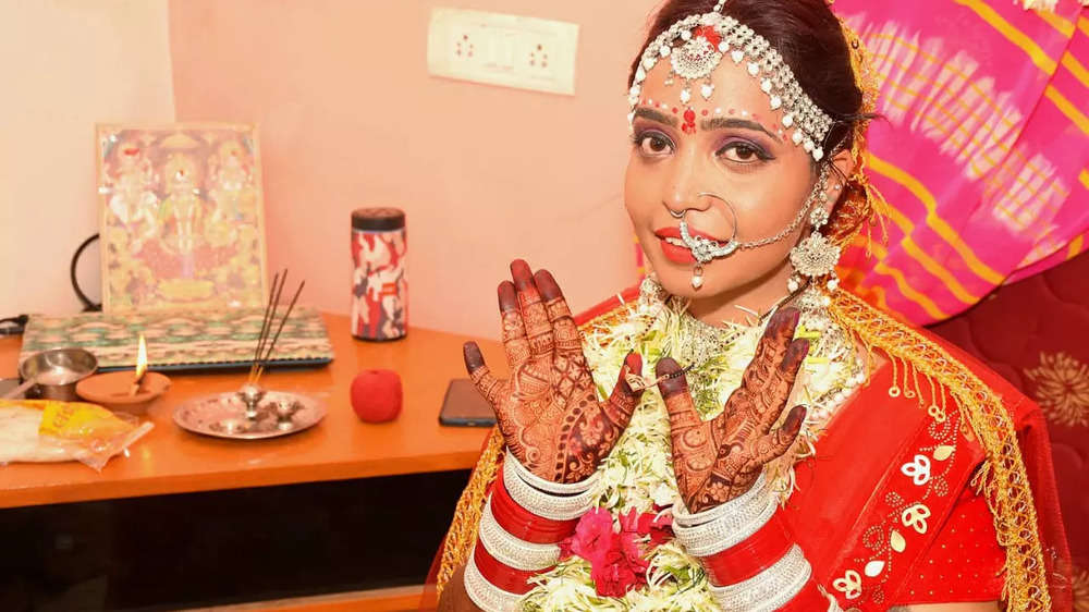 Photos Kshama Bindu Marries Herself In Gujarat S First Sologamy The Times Of India
