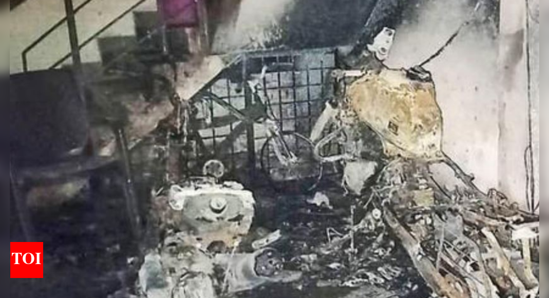 Delhi: 9 injured in fire at Batla House building; more than 20 rescued ...