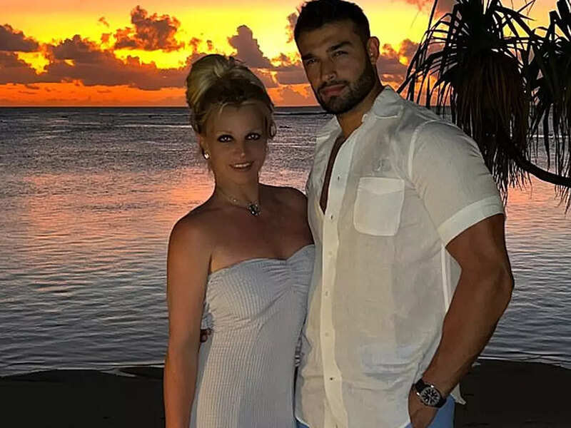 2022 Latest Britney Spears And Selena Gomez Friendship justin bieber tour poster