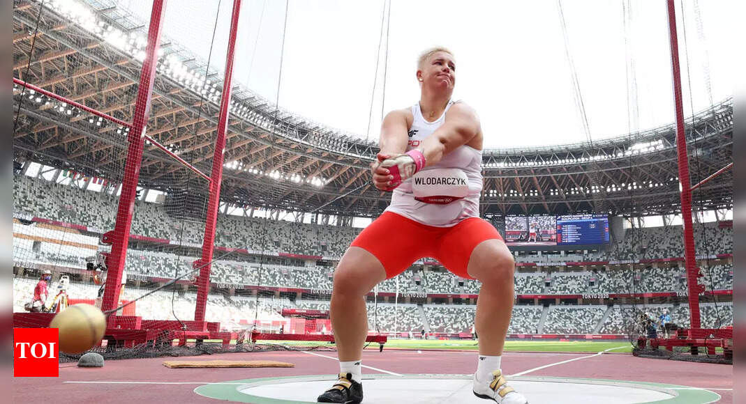 Triple Olympic hammer throw champion Wlodarczyk injured while foiling