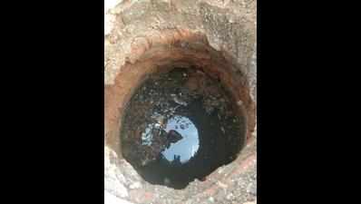 Sanmati Colony residents live amid overflowing manholes, pothole-riddled roads