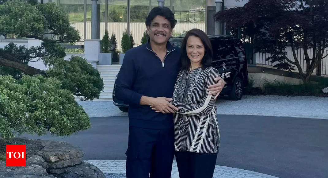 Akkineni Nagarjuna wishes 30th marriage anniversary to wife Amala with an adorable picture Telugu Movie News