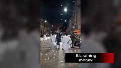 Cash rain at Charminar in Hyderabad, cops search for owner