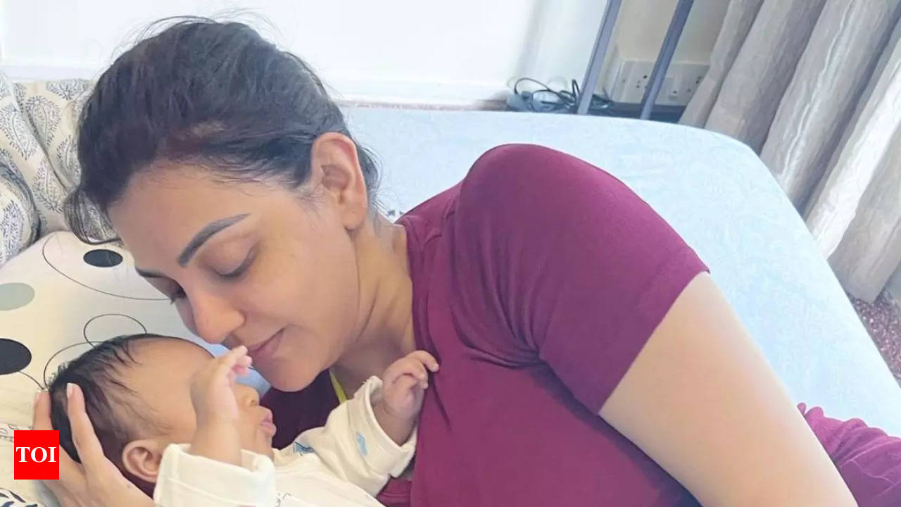 Kajal Agarwal shares the first picture with her baby boy Neil | Tamil Movie  News - Times of India