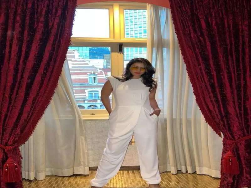 Kajol stuns fan in chic white jumpsuit in her latest picture