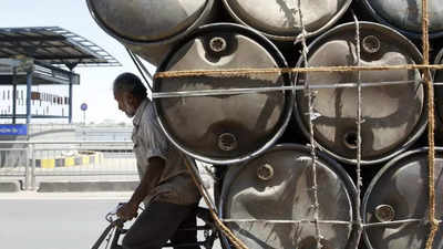 India's oil imports in May rose to 2-1/2 year high: Report