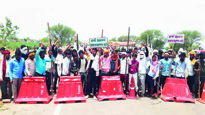 Member of four communities block road on the highway near Aroda village in Bharatpur. Thye’re demanding a 12% separate reservation
