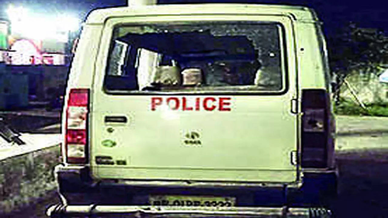 Bihar: Police team attacked, vehicle vandalized in East Champaran | Patna  News - Times of India