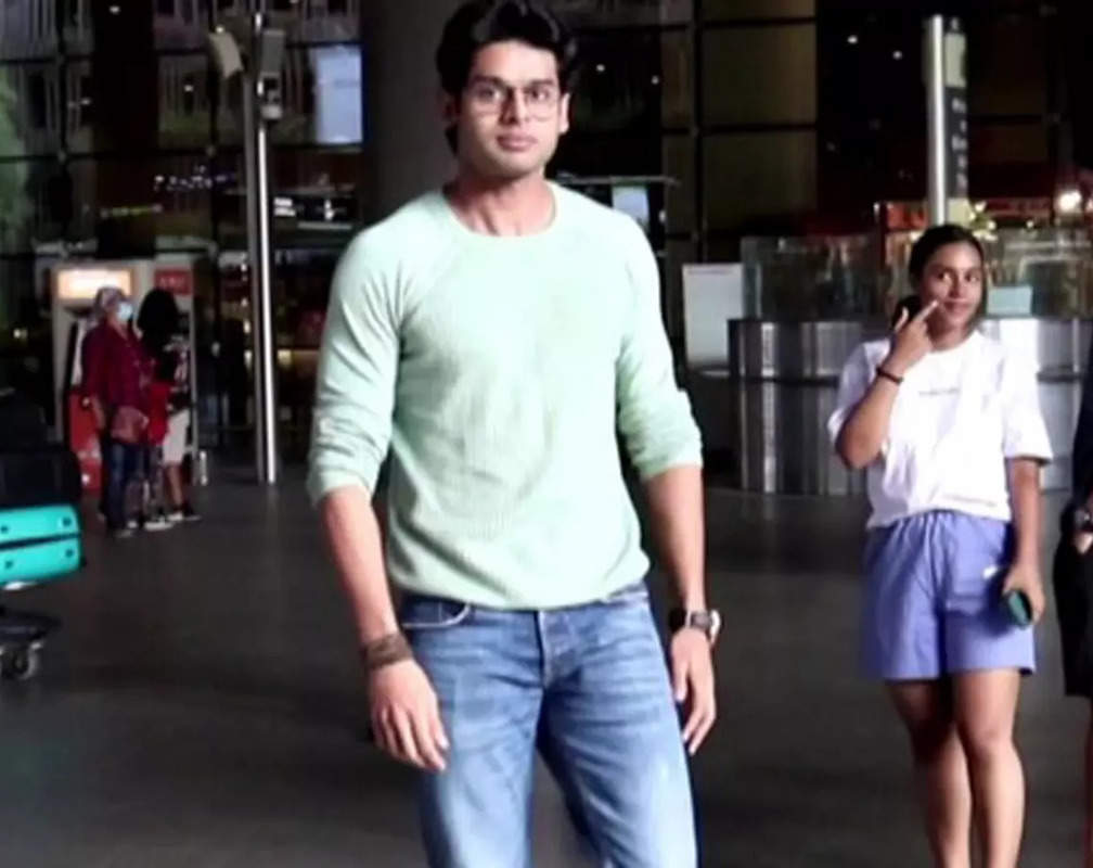 
Abhimanyu Dasani looks handsome in green T-shirt and blue denims, gets spotted at airport
