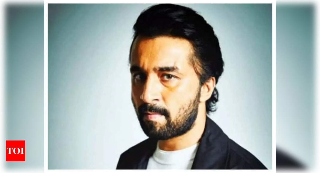 Siddhanth Kapoor drug case: Shakti Kapoor’s son listed as accused number 5 in the FIR; two suspected contraband packets found – Times of India