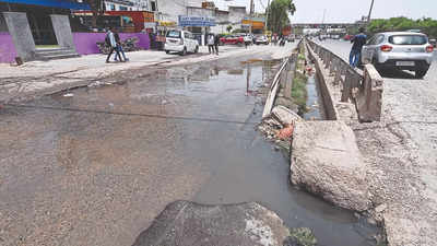Gurugram: Sewer leak damages e-way service lane, NHAI says repair work soon