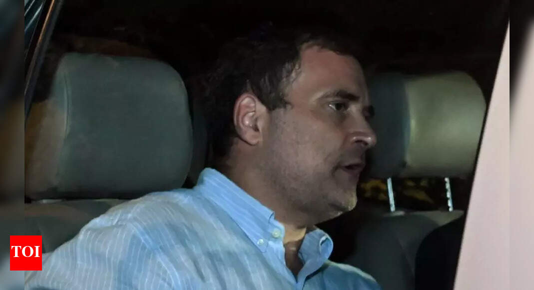 Live: Not allowed to enter party HQ, allege Cong leaders