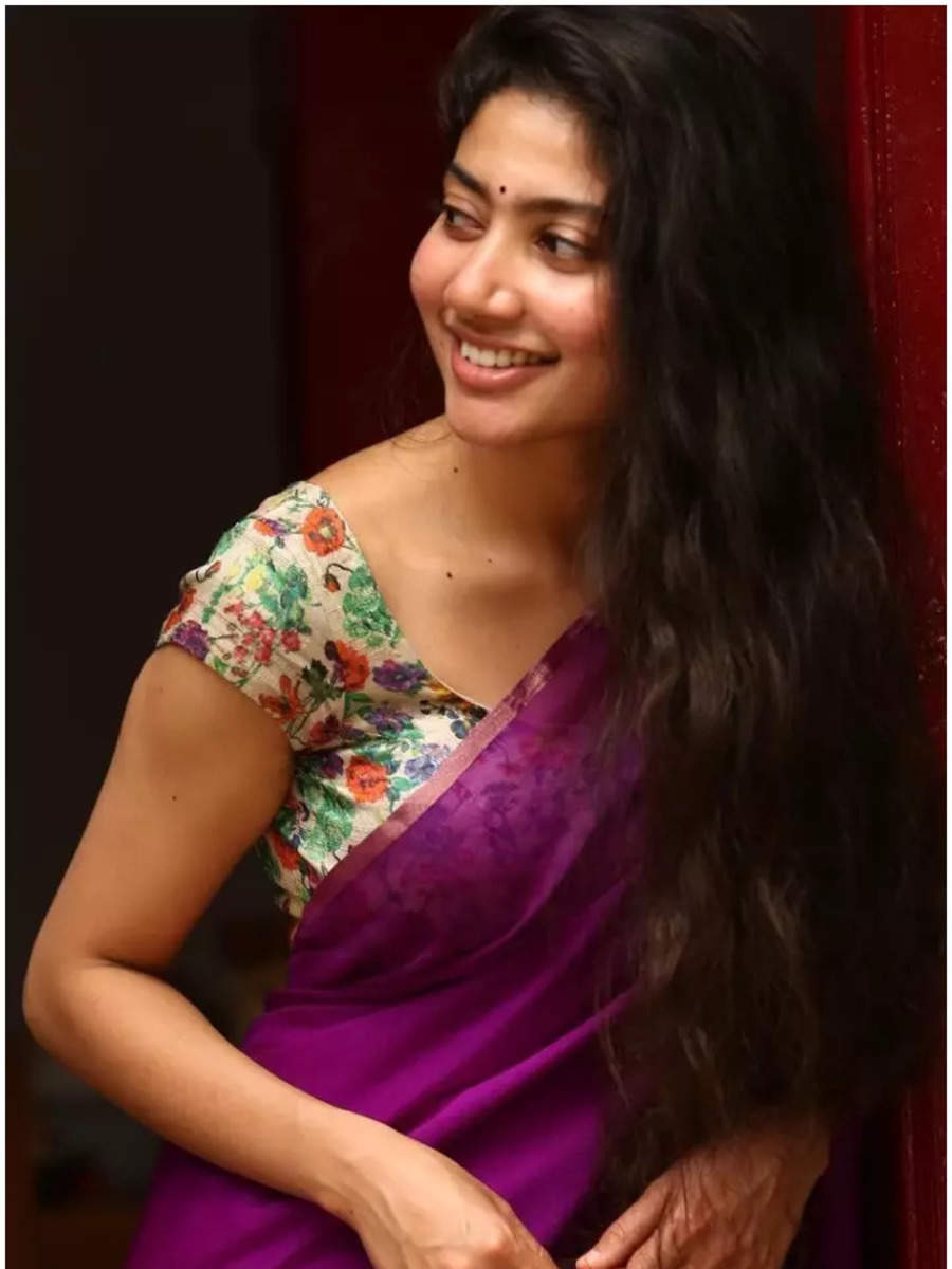 Simple and no make-up pictures of 'Virata Parvam' actress Sai Pallavi |  Times of India
