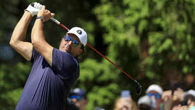 Mickelson's title bid stands out at US Open