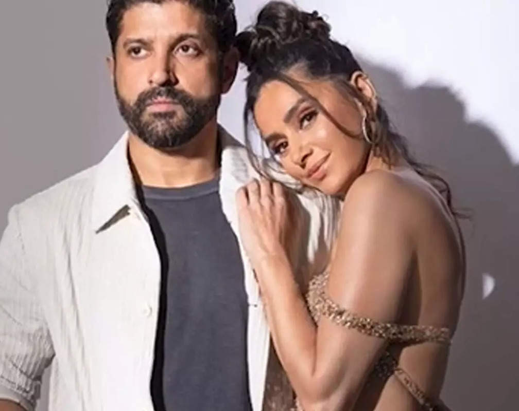 
This is what Shibani Dandekar said about husband Farhan Akhtar when a fan asked her ‘How’s married life?’
