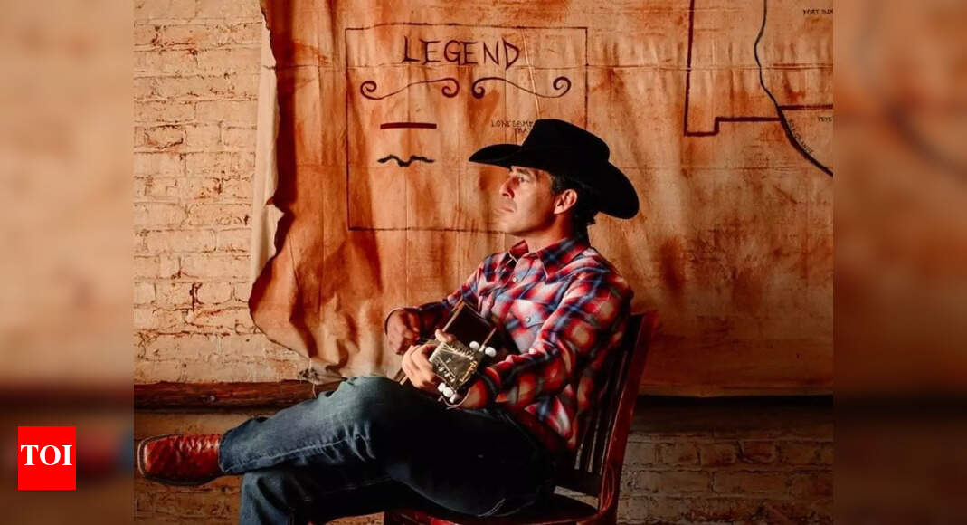 Singer Aaron Watson opens up about his vocal cord injury English