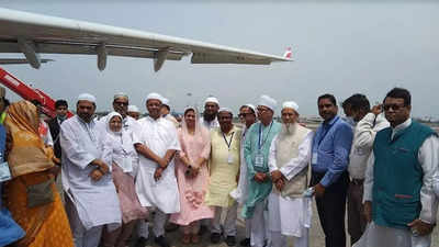 First batch of Haj pilgrims leaves from Kolkata | Kolkata News – Times of India
